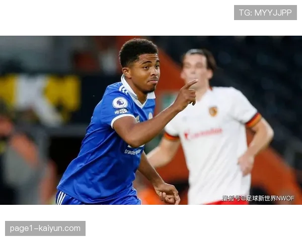 福法纳两黄变一红成比赛转折,防守动作需更谨慎