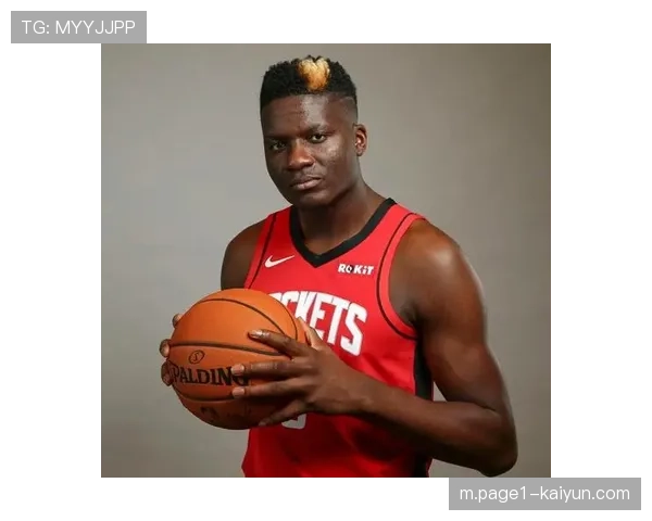 卡佩拉封盖后推进造犯规 火箭替补内线活力足